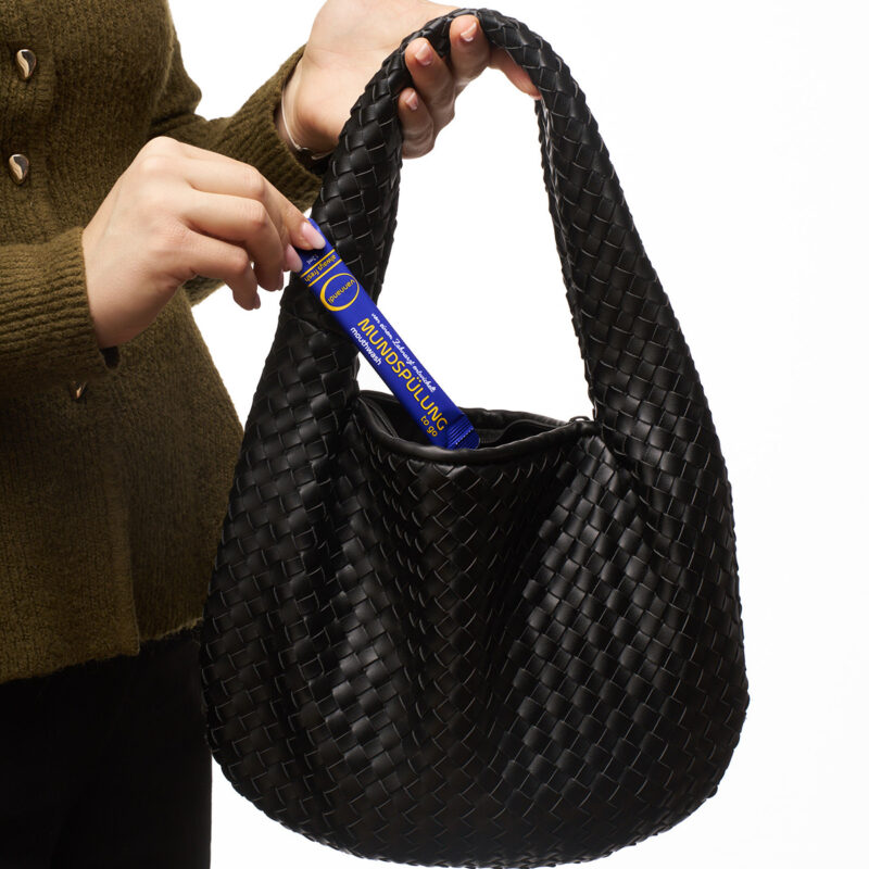 vannandi in handtasche